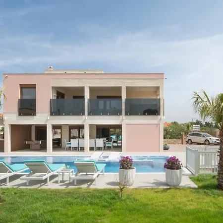 Holiday Home In Vir With Terrace, Air Conditioning, Wifi Washing Machine 4740-1 Prázdninový dům *