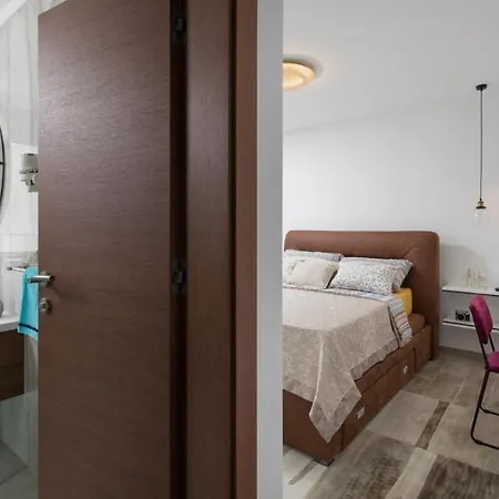 Holiday Home In Vir With Terrace, Air Conditioning, Wifi Washing Machine 4740-1 Prázdninový dům *