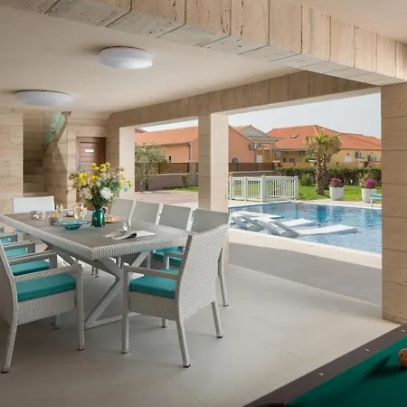 Holiday Home In Vir With Terrace, Air Conditioning, Wifi Washing Machine 4740-1 Prázdninový dům *
